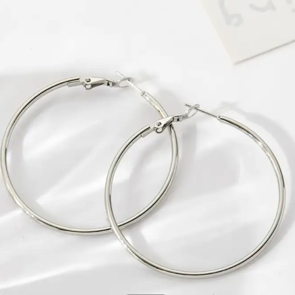 🔥🔥🆕Boho Chic Large Silver Hoop Earrings - Picture 4 of 5
